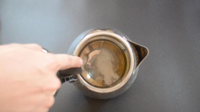 水壶里撒一把它,水垢自动往下掉,一年都不用刷水壶,太实用了