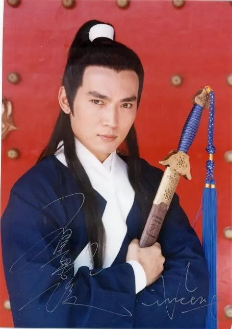 当然,当年焦恩俊的展昭也是格外的帅气逼人.