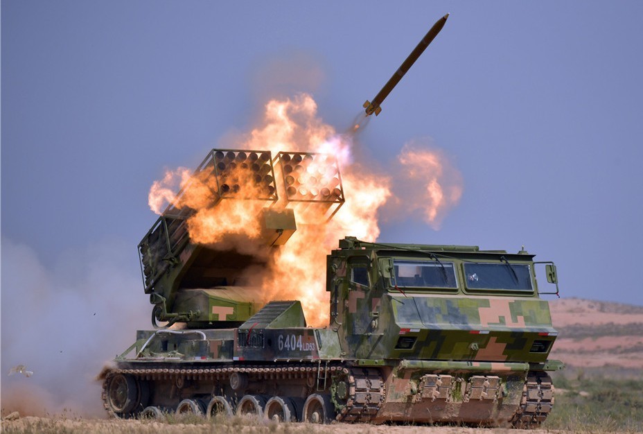 地毯式轰炸!中国最新火箭炮亮相,40根发射管世界罕见