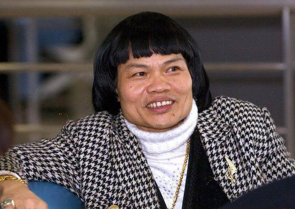 香港"丑星"叶竟生,曾被星爷捧红,走红后变富豪,却被妻子败光