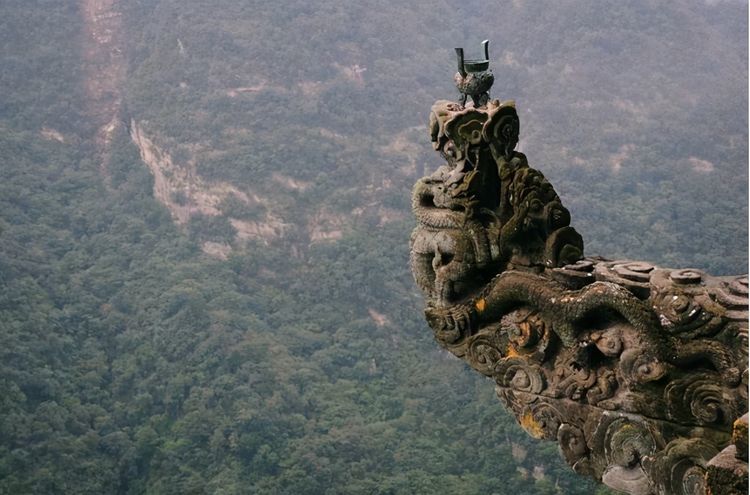 武当山:"夺命"香炉,百年因此殉命者无数,现如今已加上