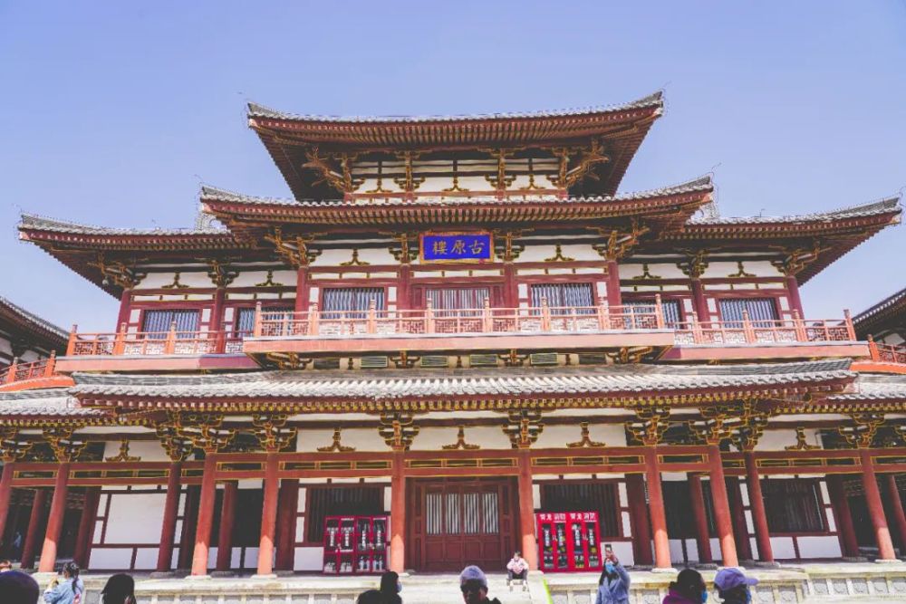 青龙寺位于乐游原上,唐代时属于长安城延兴门内的新昌坊,是长安城内有