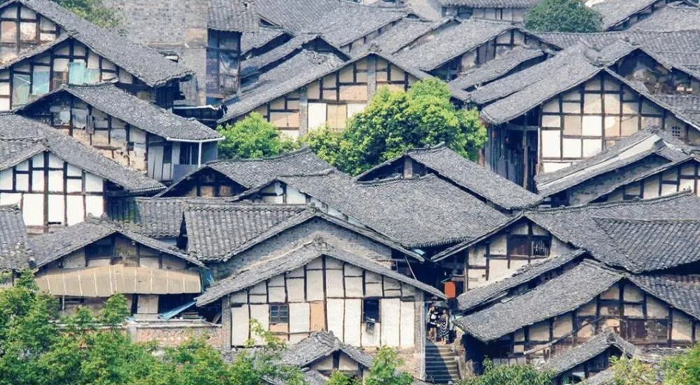清明假期恩阳古镇被誉为四川十大古镇之一明清古建筑古色古香