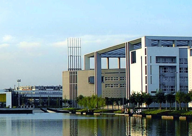 天津财经大学在天津排名_天津财经大学体育场