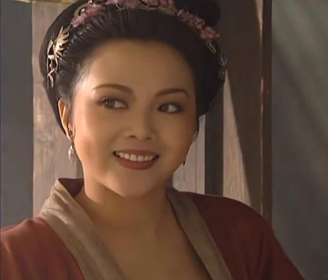 98版《水浒传》中,很多女演员都有出彩的表现,比如梁丽饰演的"孙二娘