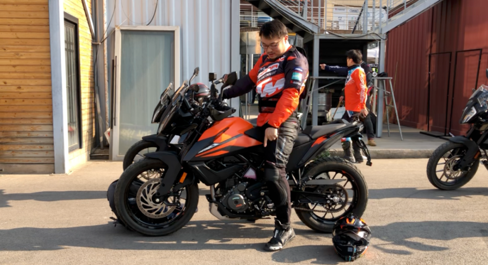 进口小拉力怎么选?高座版ktm 390 adv碾压而来