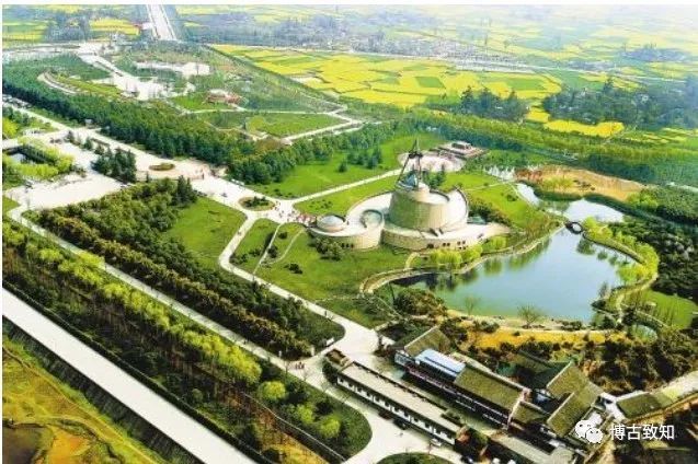 遗址博物馆地理位置:四川省广汉市城西鸭子河畔三星堆遗址东北角名称