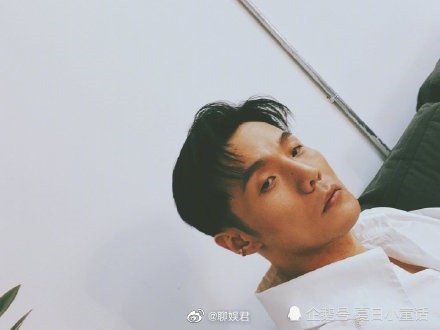 李荣浩晒乡村爱情手办