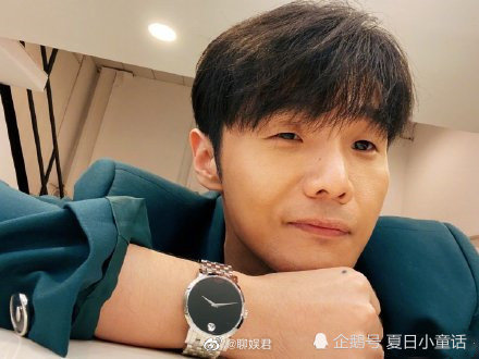 李荣浩晒乡村爱情手办