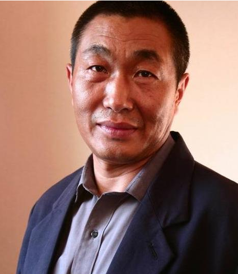 他是国家一级演员,娶4岁就认识的姑娘,恩爱42年0绯闻