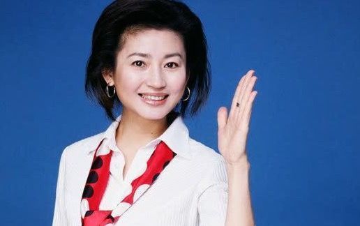 她是央视最美主持人和老师恋爱结婚9年离婚再嫁遗憾没有孩子