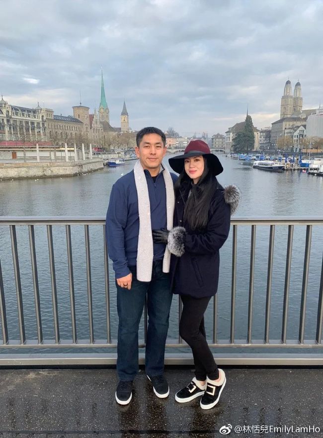何正德,是美国斯坦福大学工商管理硕士和美国杜克大学经济学学士,北京