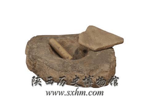 考古出土史前文明的石砚,距今7000年,文字或许早已存在