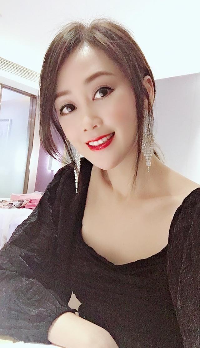 港星古装皇后梁小冰发近照鹿鼎记最美阿珂美人已迟暮