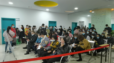 巴南市民排队接种新冠疫苗,全区新增10个接种点!