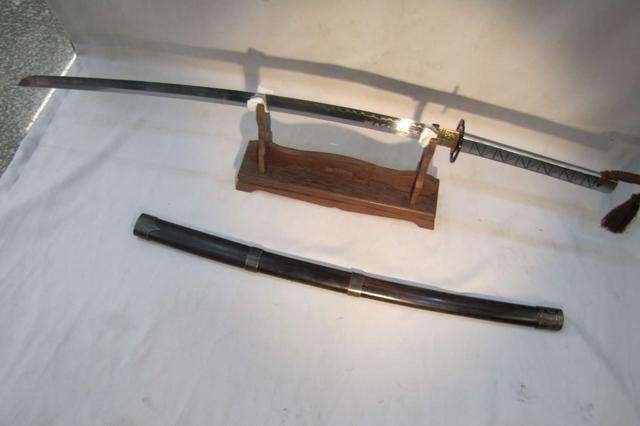 抗战老兵在战场上缴获一把日本军刀,日本人三千万收购,被拒绝
