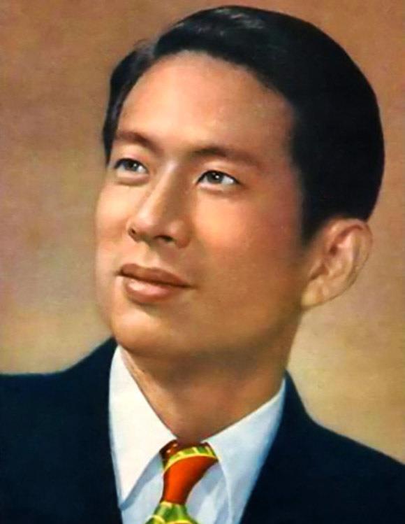 "著名影星"冯喆:49岁去世死因成谜,妻子拒绝与他合葬