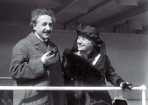 爱因斯坦和妻子都是天才,为何三个孩子中,有两个患有精神病?