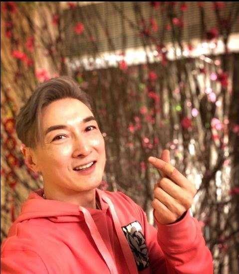 tvb男星与李佳芯饰演夫妻被网友调侃,曾因形象阴柔陷同性风波
