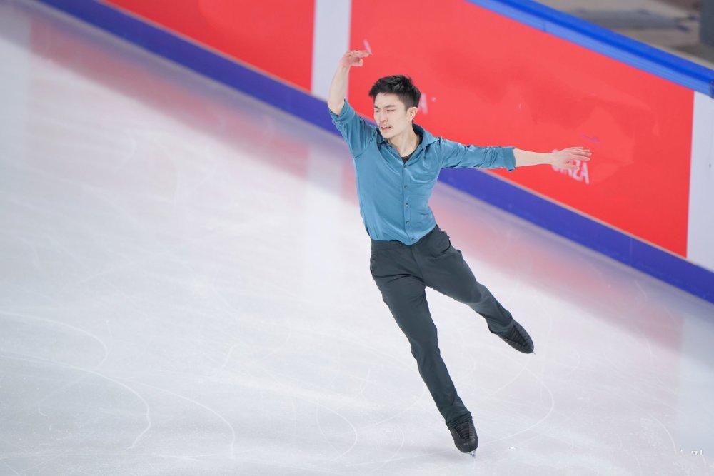 陈巍完美发挥豪取世锦赛三连冠!羽生四跳失误不敌17岁