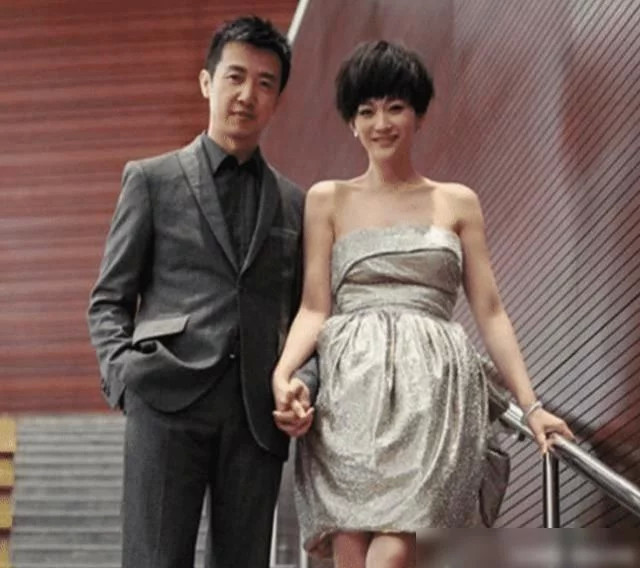 梅婷养他6年,李小冉为他怀孕两次,他却转身娶了小十五