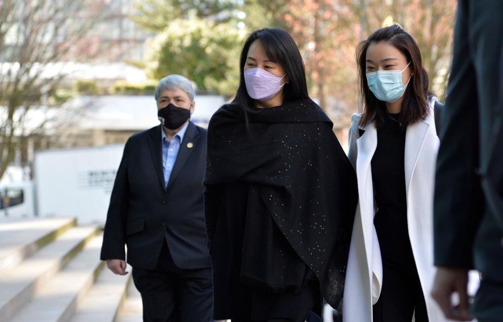 孟晚舟大甩疲惫美回顶级名媛闪钻披肩有贵妇范温柔浅笑胜似初恋