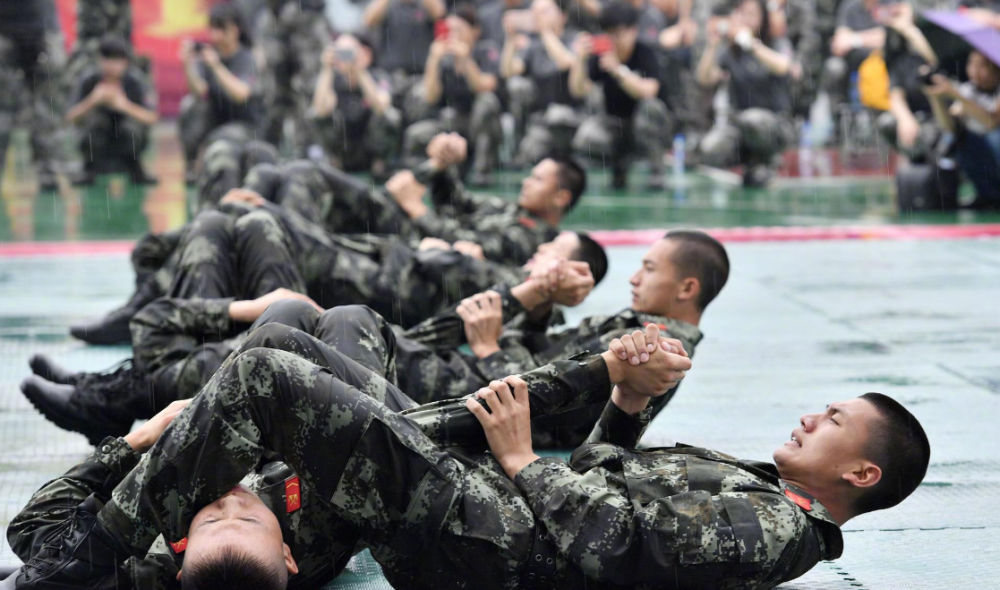 但训练方式是一种传统,未来我国也会在军人的训练方面摸索出一个更加