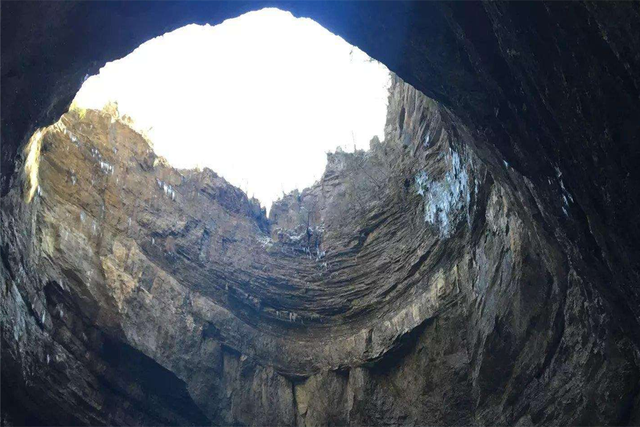 中国卫星传回照片:北极圈内发现"末日巨洞",被玛雅人说准了?