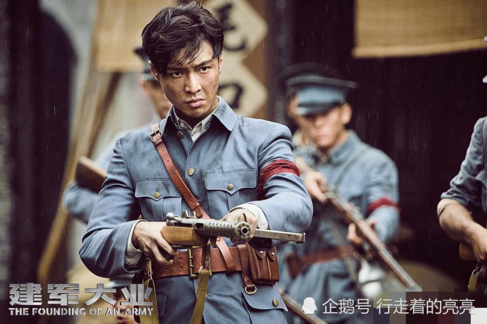 张艺兴军装造型真的是太帅了,演员兴果然剧抛脸!