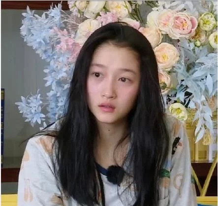 关晓彤:这是我起床的样子,热巴:这是我的素颜起床照,鞠婧祎:我也是