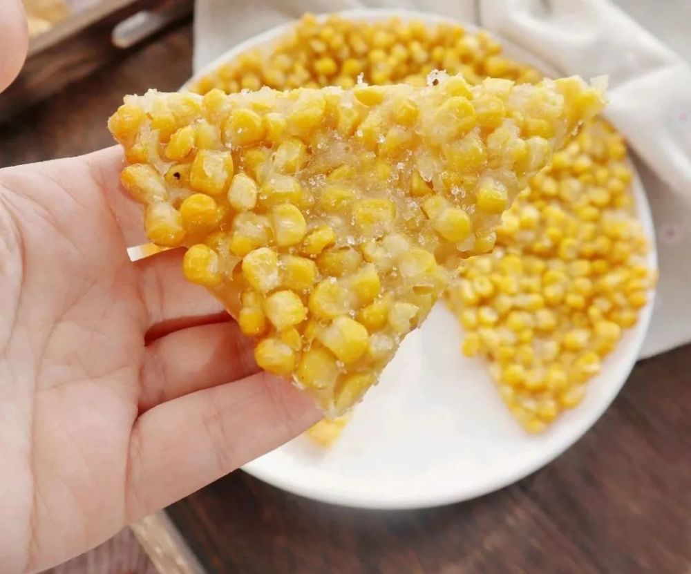 香甜玉米烙,吃酒席的时候经常最后被当做主食甜品上桌,外表酥脆,内心