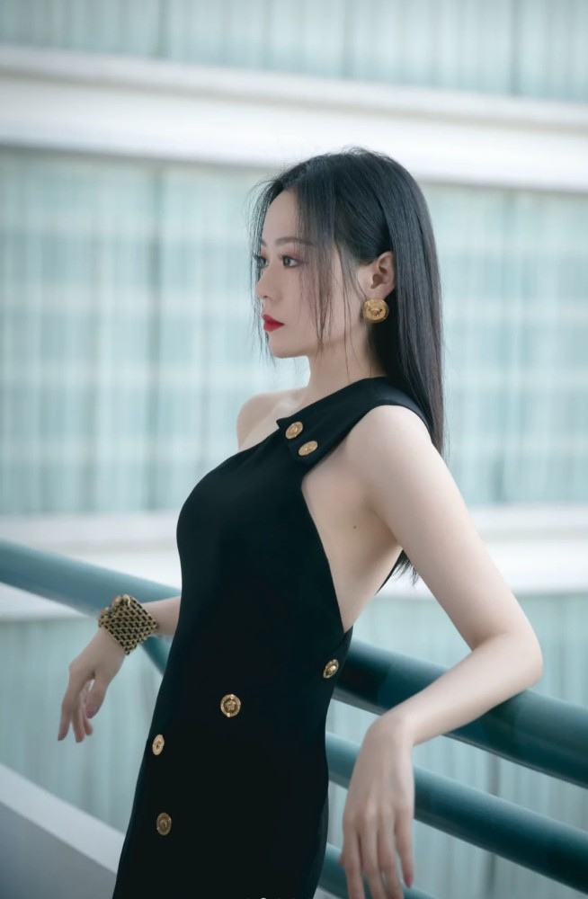 高清壁纸张靓颖