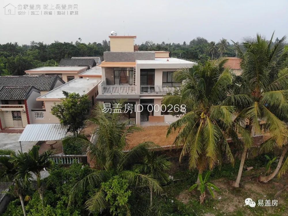 西:村内道路   北:邻居住宅项目位于海南,周边建筑基本为农村常见的1