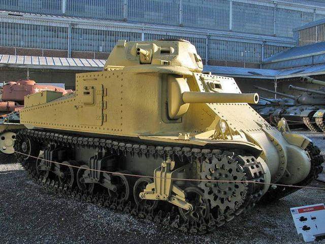 二战美军m3格兰特坦克采用双炮塔设计但装甲过于脆弱