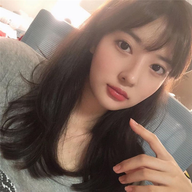 妹子图:最美校园小姐姐赵秀敏,纯情正妹穿上小洋装!