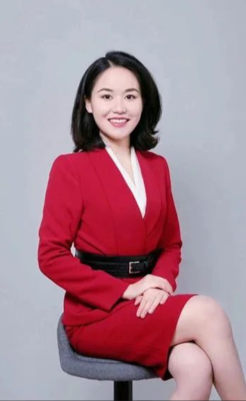 南宁女主持人参军入伍,穿军装的样子飒出天际!