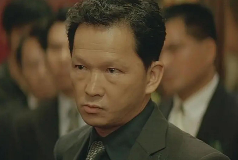 2009年,他凭借《证人》中新爷一角获得金像奖最佳男配角,他的演技一直