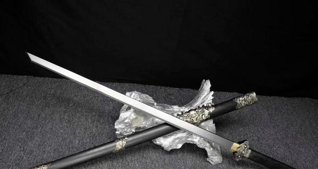 以锋利闻名世界的日本武士刀,破甲能力究竟怎么样?