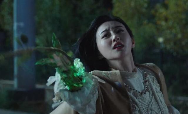 是秦放并非是邵琰宽和她的孩子,而是她用九眼天珠将一棵树精变得来的