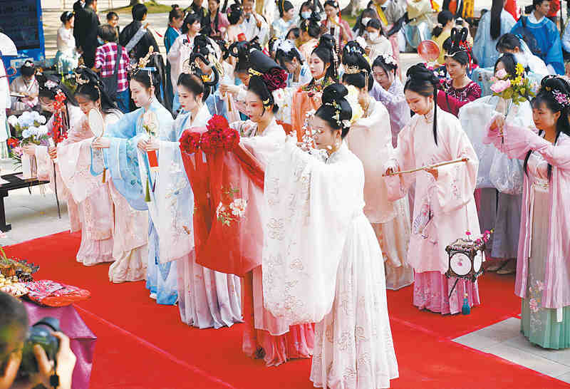 品花糕饮花酿行花令 花朝节汉服游园会亮相厦门金榜公园