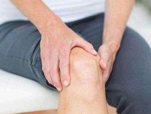 膝盖疼是怎么回事|膝盖疼|膝关节|膝盖|骨关节炎