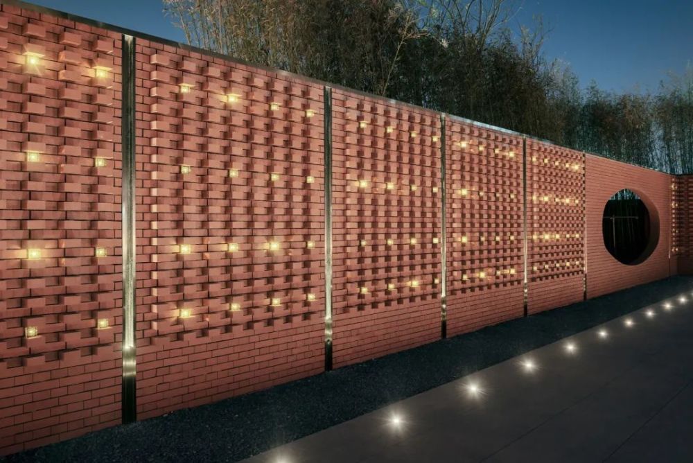 红砖景墙设计凹凸有致 与原场地的仓库厂房相呼应 是场地的记忆,也是
