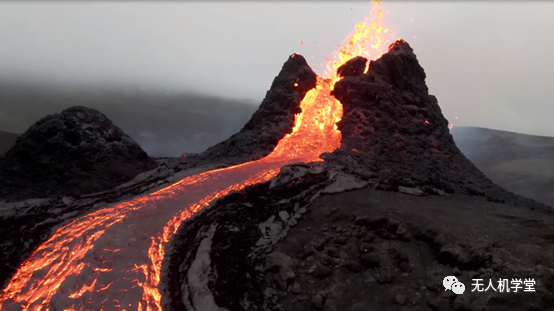 沉睡六千年!航拍冰岛火山喷发,极限距离捕捉火山口熔岩翻滚溅出