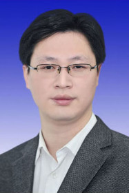 魏堂华同志简历魏堂华,男,汉族,1981年4月出生,江西彭泽人,2003年6月
