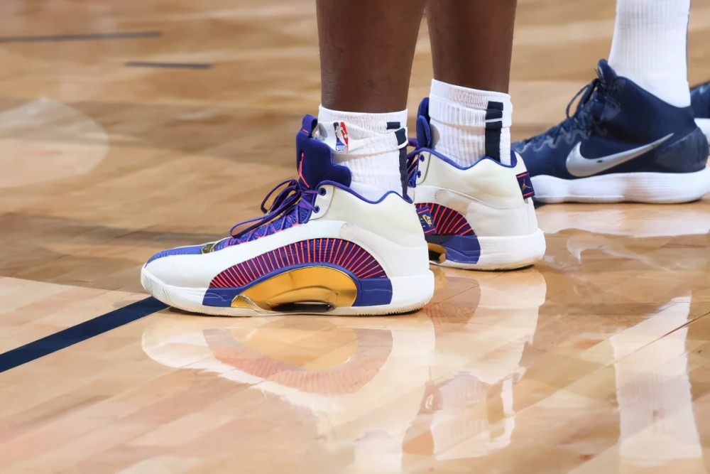 最后一双库里的球鞋镇楼: under armour curry flow   灵感来自于勇士