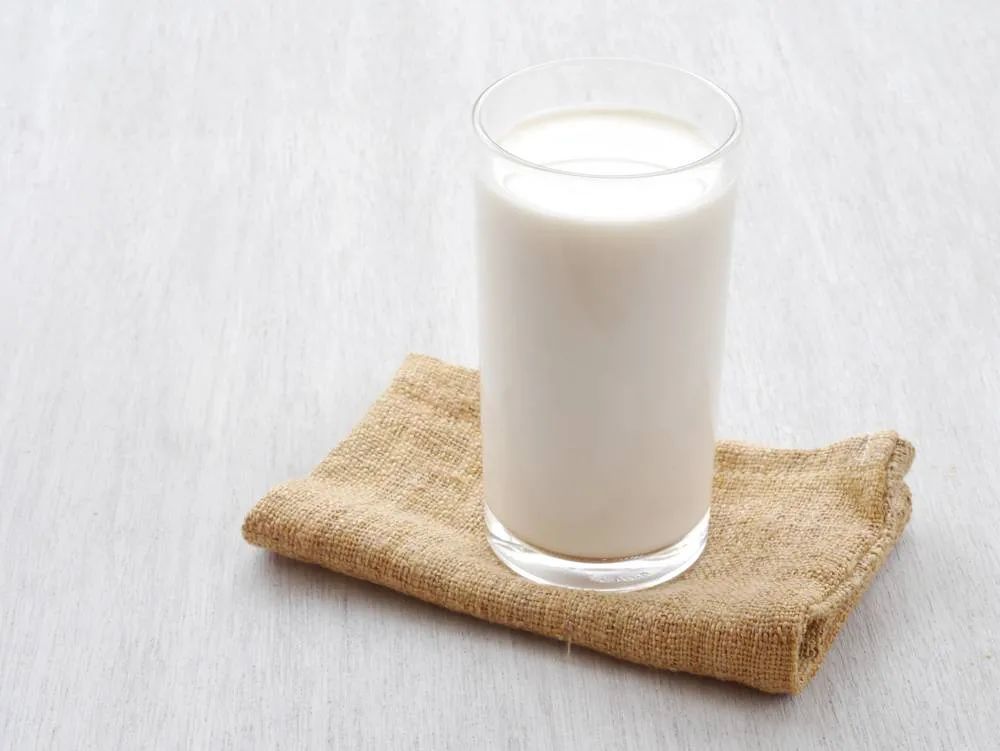 每天一杯牛奶,对身体有多好? 话不多说,先来看看两个重磅研究.