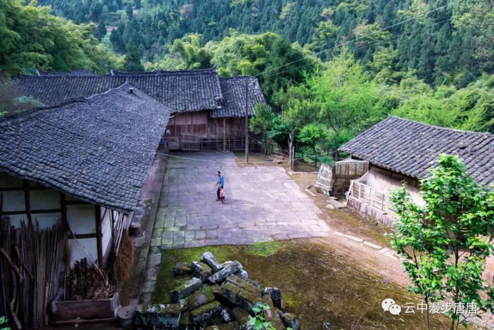 金城山下金城村(即将消失的川东北民居)