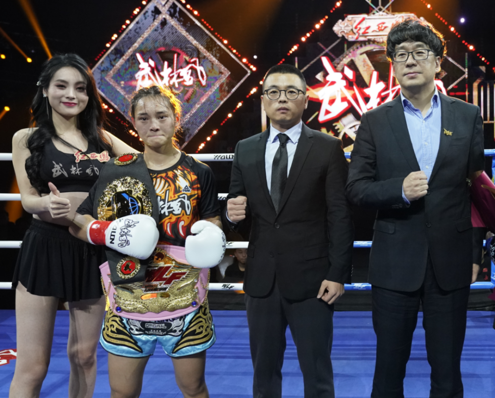 妥妥的美眉,却没人敢撩,原来她是武林风首位00后拳王!