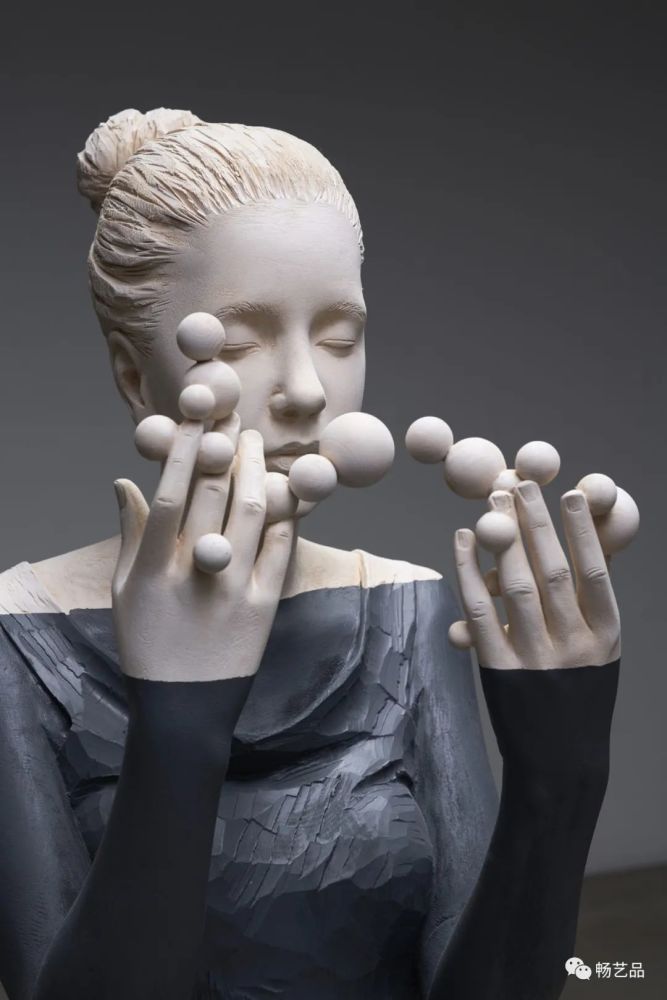 外国艺术家非常有创意的雕塑作品让人感到很舒服和安详