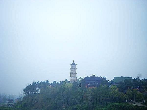 的古镇,镇上古迹,景点众多,有烟景如画的五里长街,神秘绝美的高沙八景